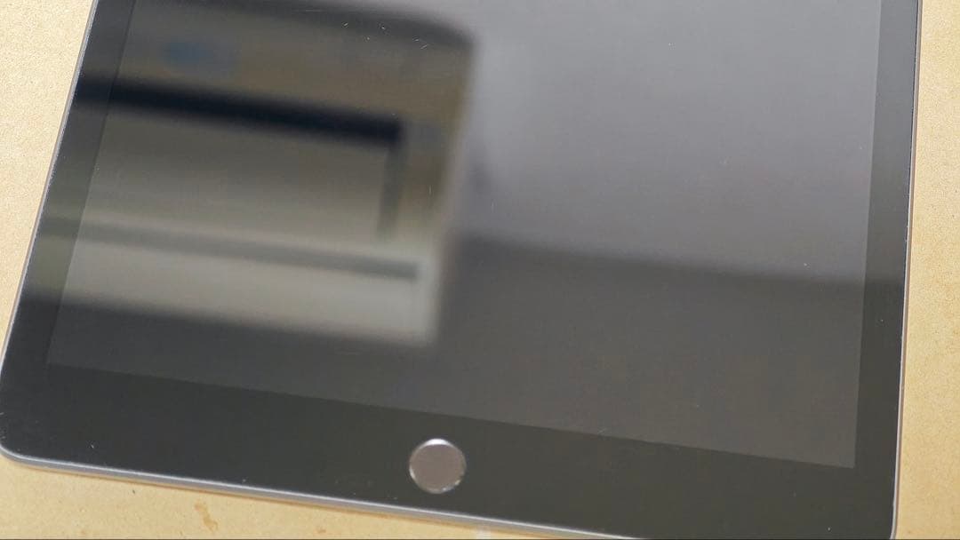 iPad 第8世代 32GB Wi-Fiモデル Apple タブレット グレー