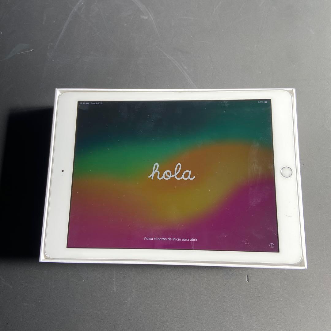 Apple iPad (第6世代) シルバー 本体