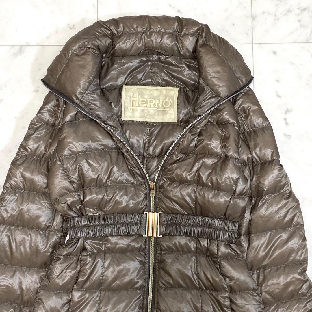 美品 ヘルノ ベルト付きスタンドカラー ダウンコート グレージュ 40