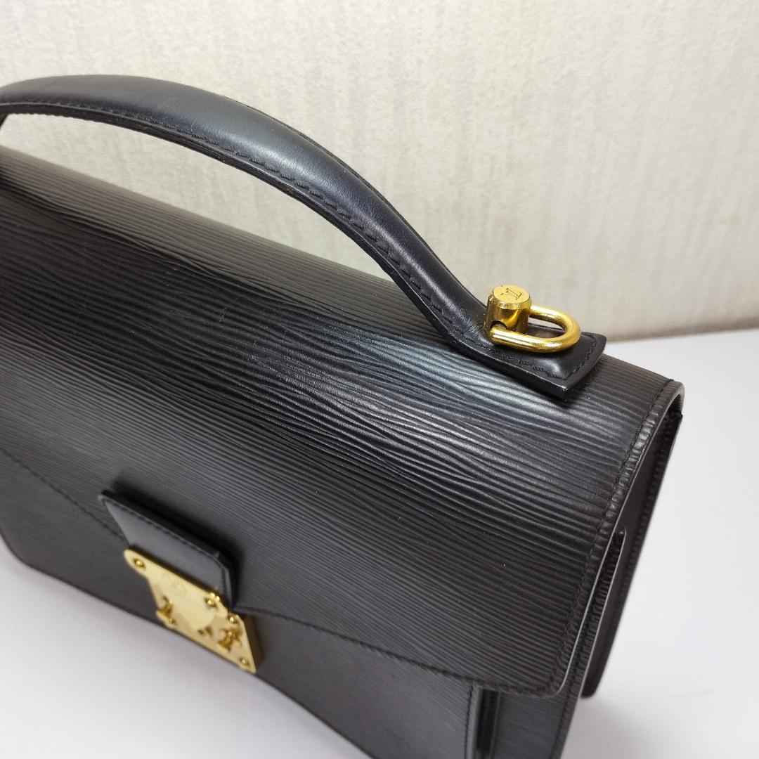 Louis Vuitton ルイヴィトン エピ レザー ブラック　黒