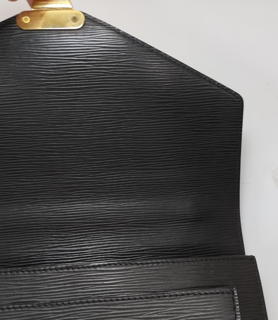 Louis Vuitton ルイヴィトン エピ レザー ブラック　黒