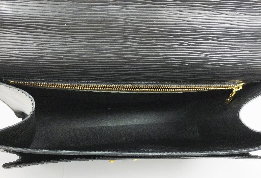Louis Vuitton ルイヴィトン エピ レザー ブラック　黒
