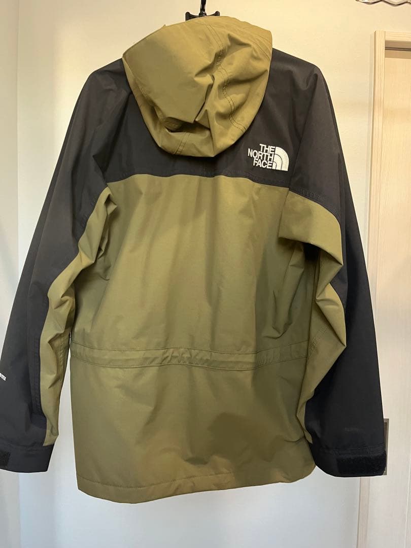 THE NORTH FACE マウンテンライトパーカー オリーブ/ブラック