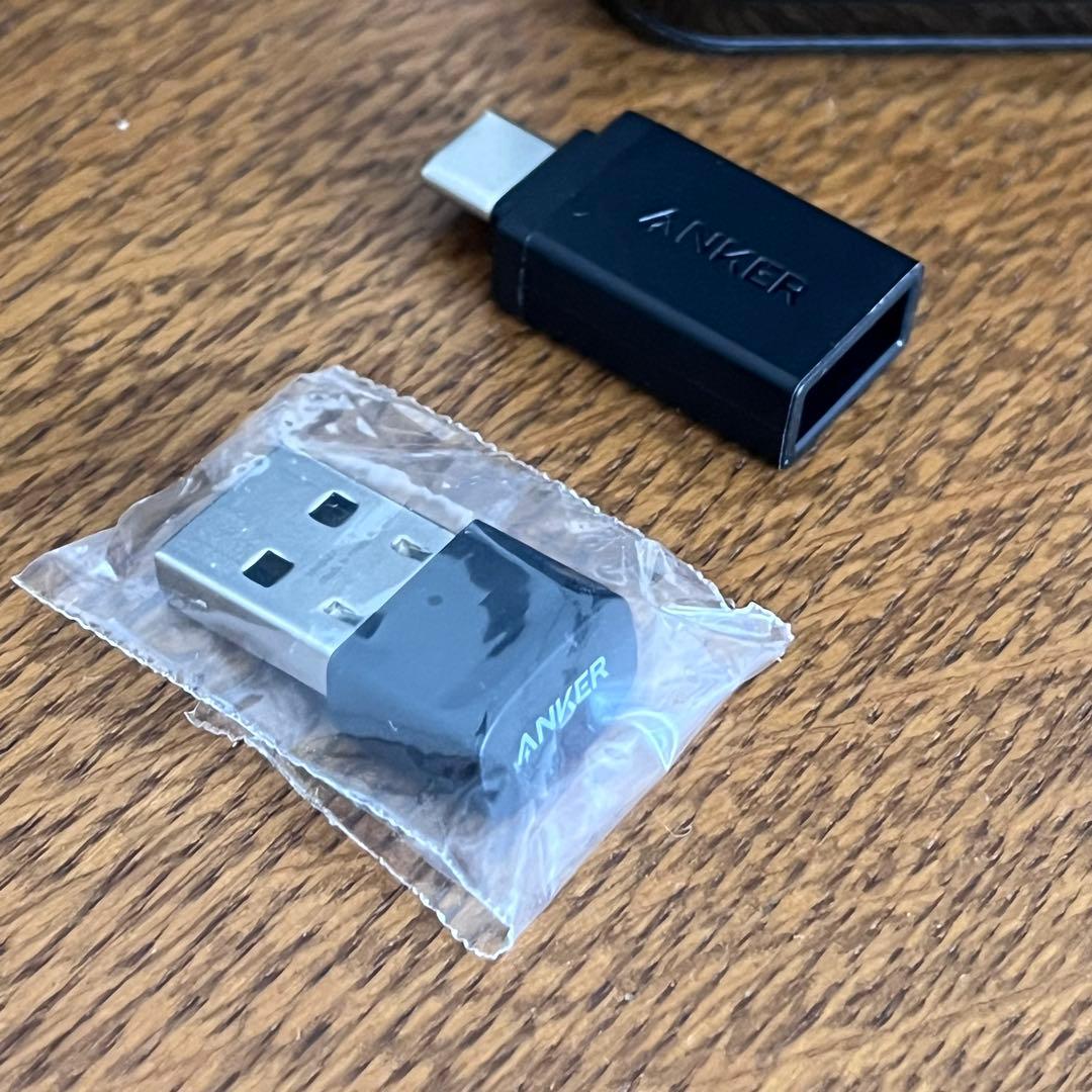 Anker PowerConf H700 ケース、スタンド付