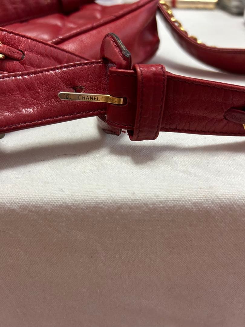 CHANEL シャネル　赤 ボディバッグ