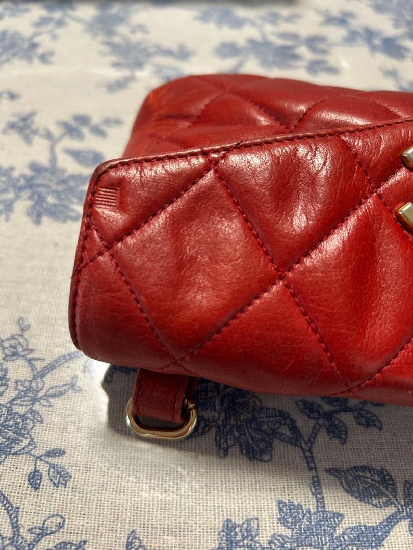 CHANEL シャネル　赤 ボディバッグ