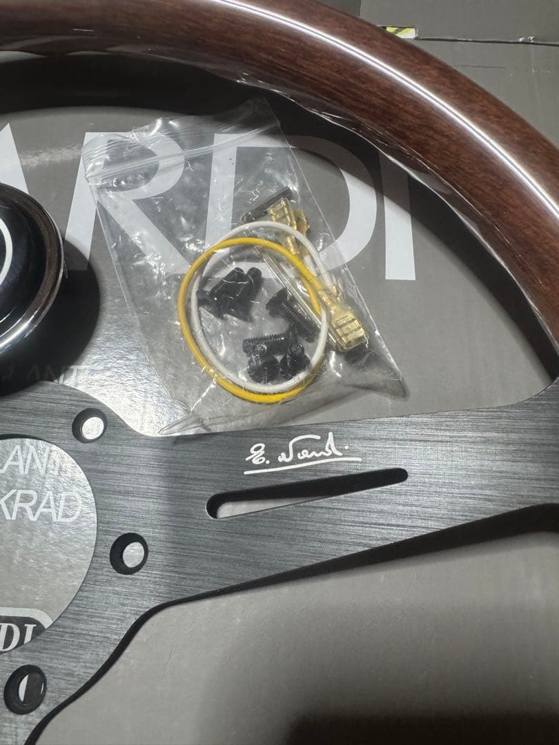 車ウッドステアリング年末超特価❣️