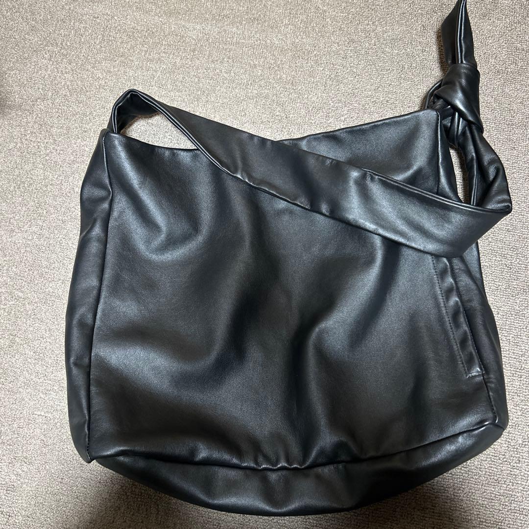 MAISON SPECIAL メゾンスペシャル レザーショルダーバッグ