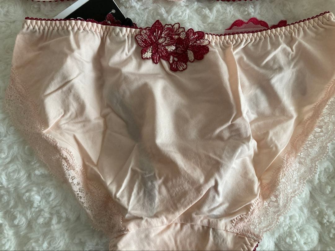 サルート/D65&M/王龍