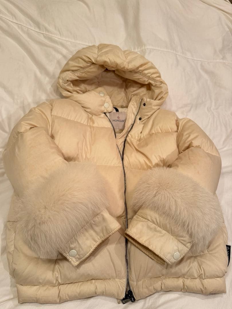 MONCLER フード付きダウンジャケット