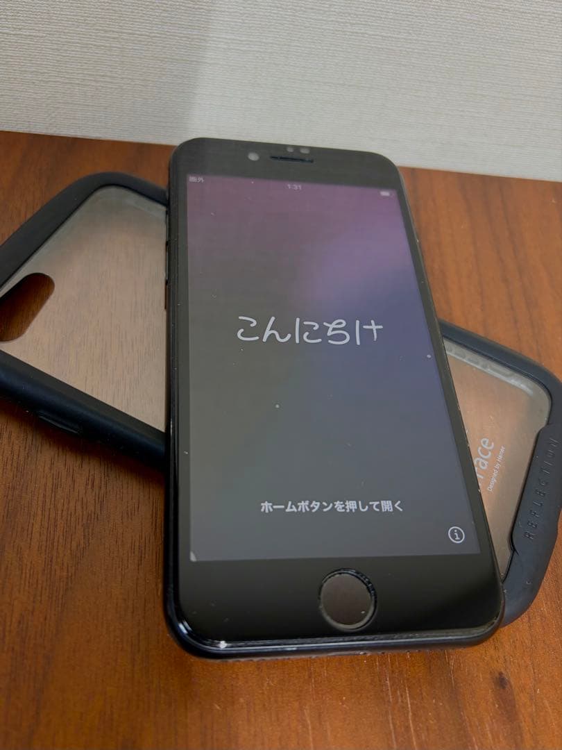 Apple iPhone SE2 ブラック iface. ケース付き