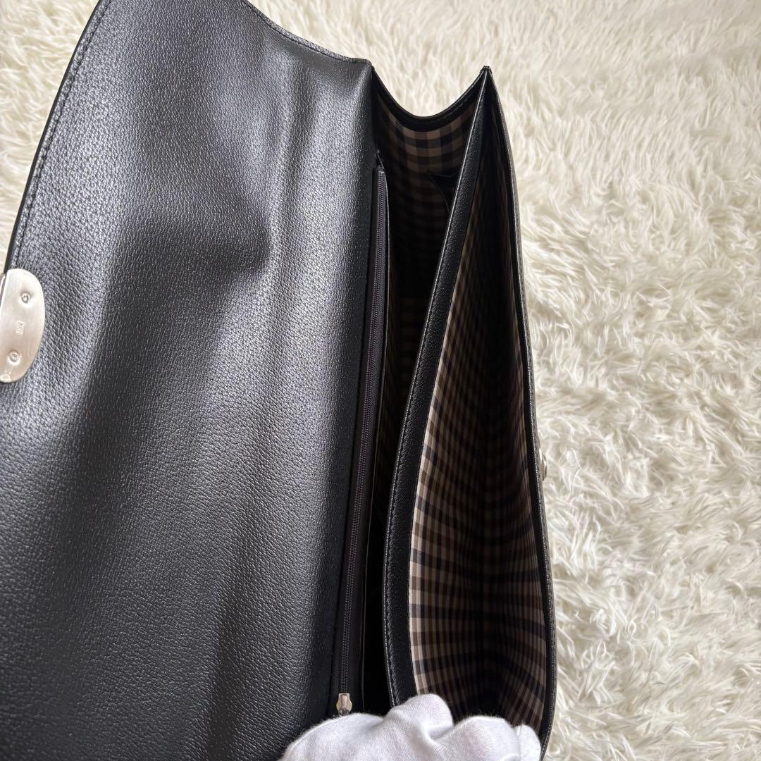 アクアスキュータム ブリーフケース ダレスバッグ 黒 レザー 鍵付き