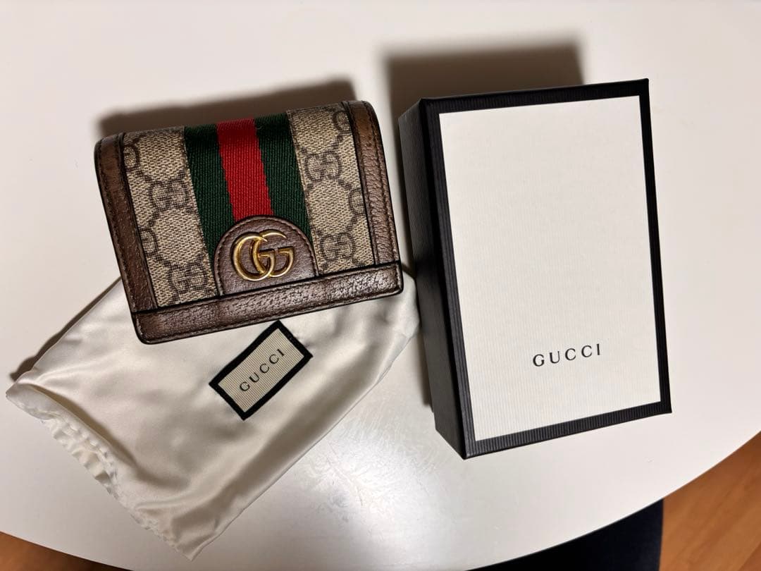gucci ケース　箱と付属袋あり