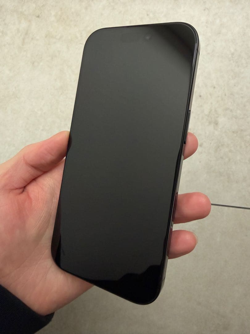 美品 iPhone 16 Pro 256GB ブラックチタニウム