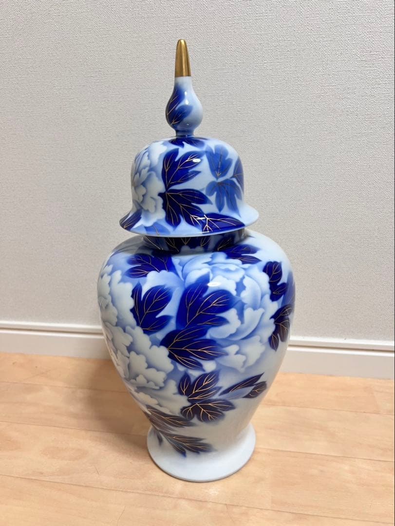 深川製磁　染付金彩牡丹紋　沈香壺　飾壺蓋付　宮内庁御用達