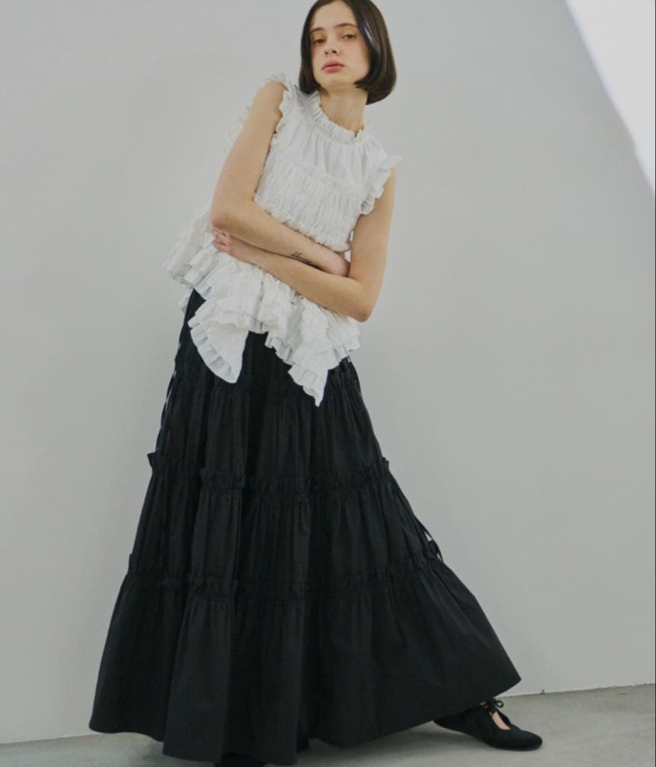 【1/9夜削除します】新品タグ付きPERNA（ペルナ）　フリルティアードスカート