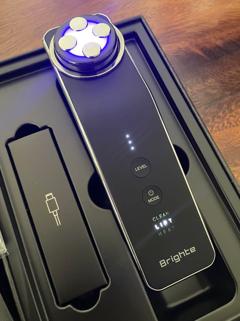 Brighte 美顔器　エレキリフト　ELEKI LIFT