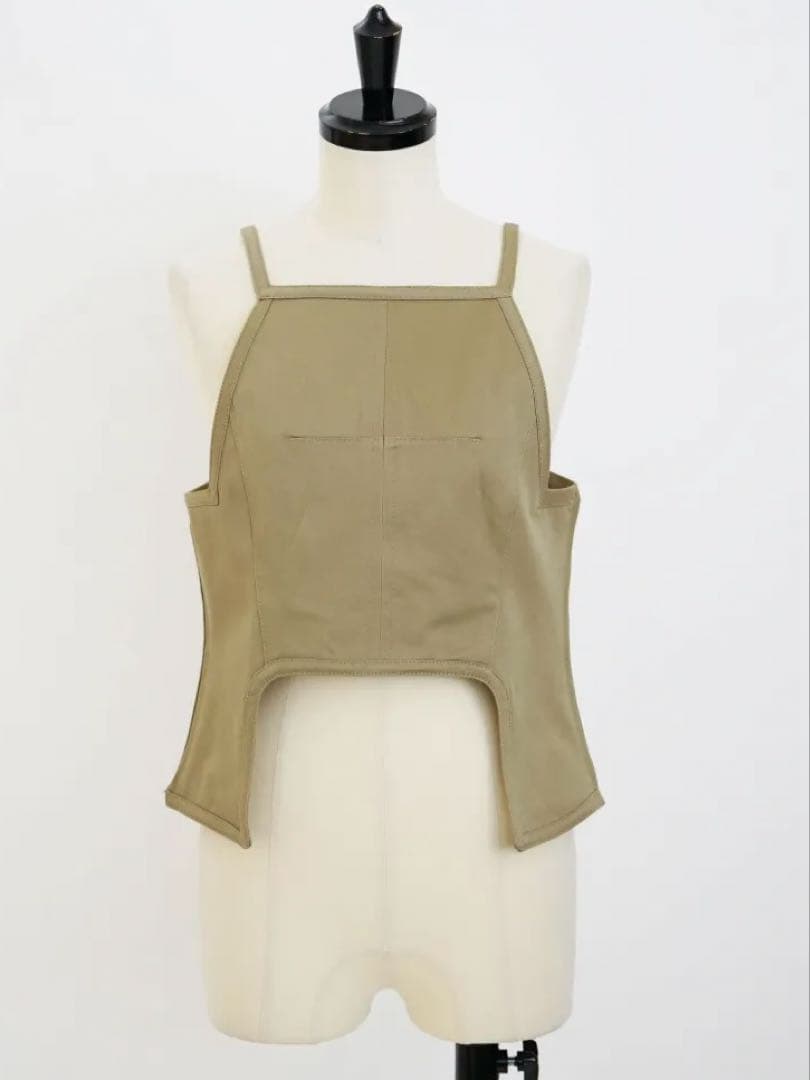 美品　UNIFORM WEAPON SQUARE-NECK TOP