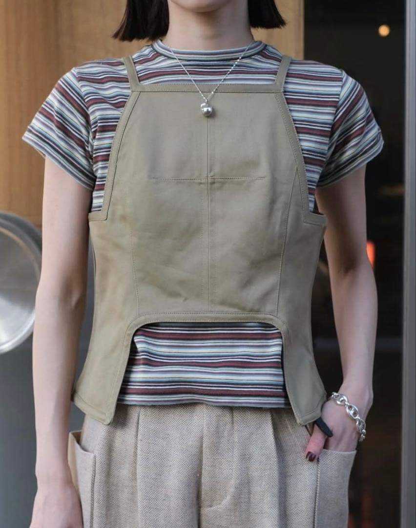 美品　UNIFORM WEAPON SQUARE-NECK TOP