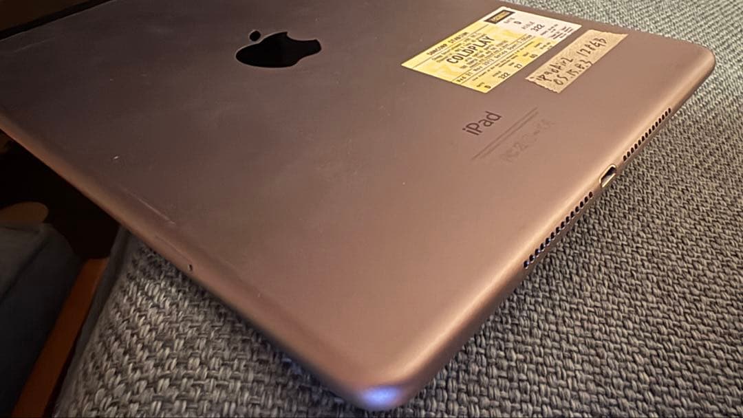 デ*ル様 iPad Air 2 128GB 中古普通　おまけつき