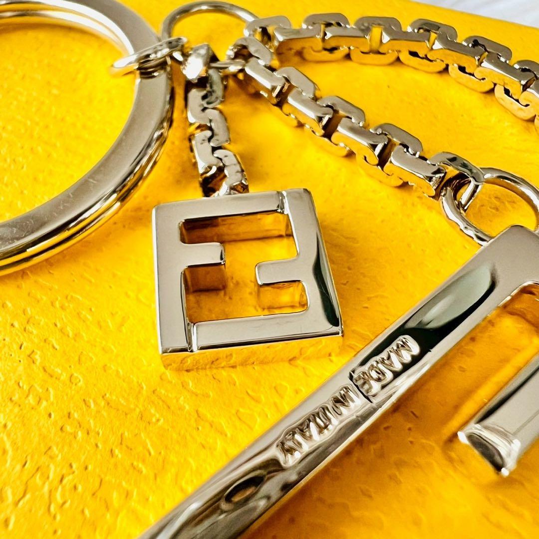 ✨美品✨フェンディ　キーホルダー　バッグチャーム　バゲット　FFロゴ　スクエア