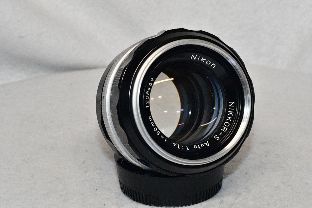 《動作品》 Nikon FE +標準レンズ付きフィルムカメラ