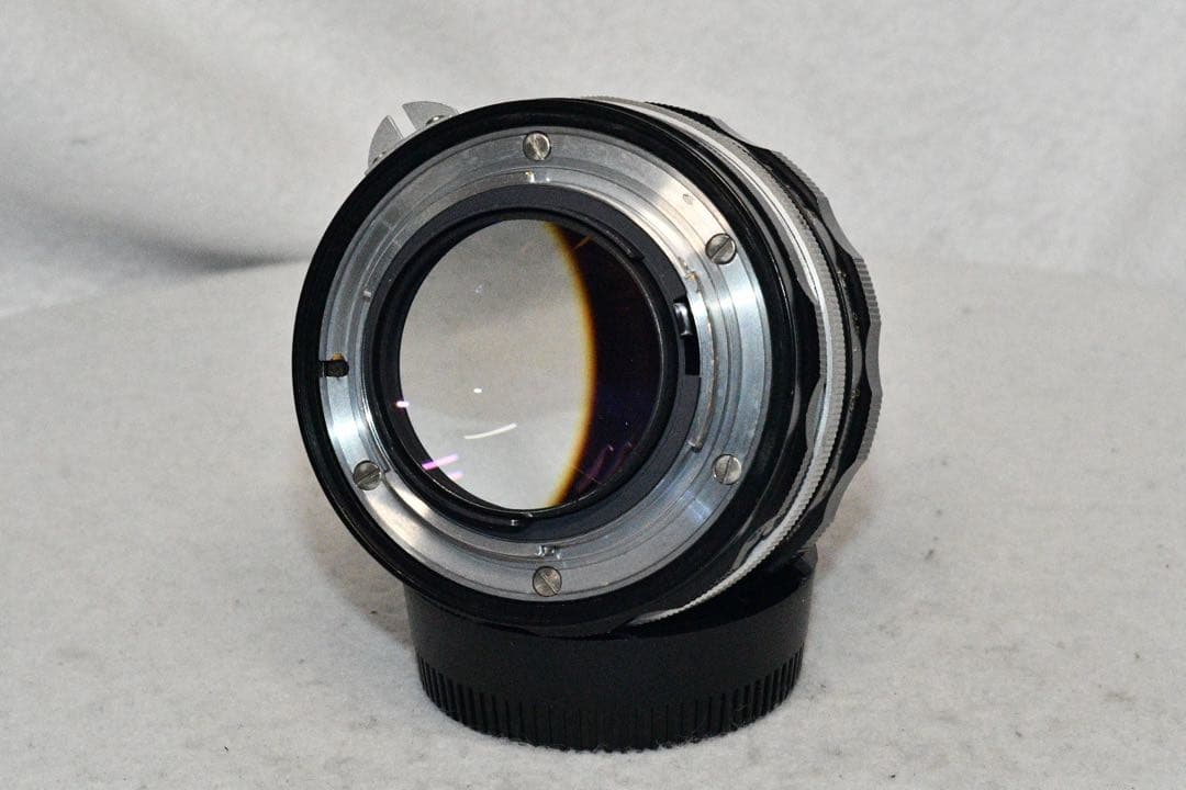 《動作品》 Nikon FE +標準レンズ付きフィルムカメラ