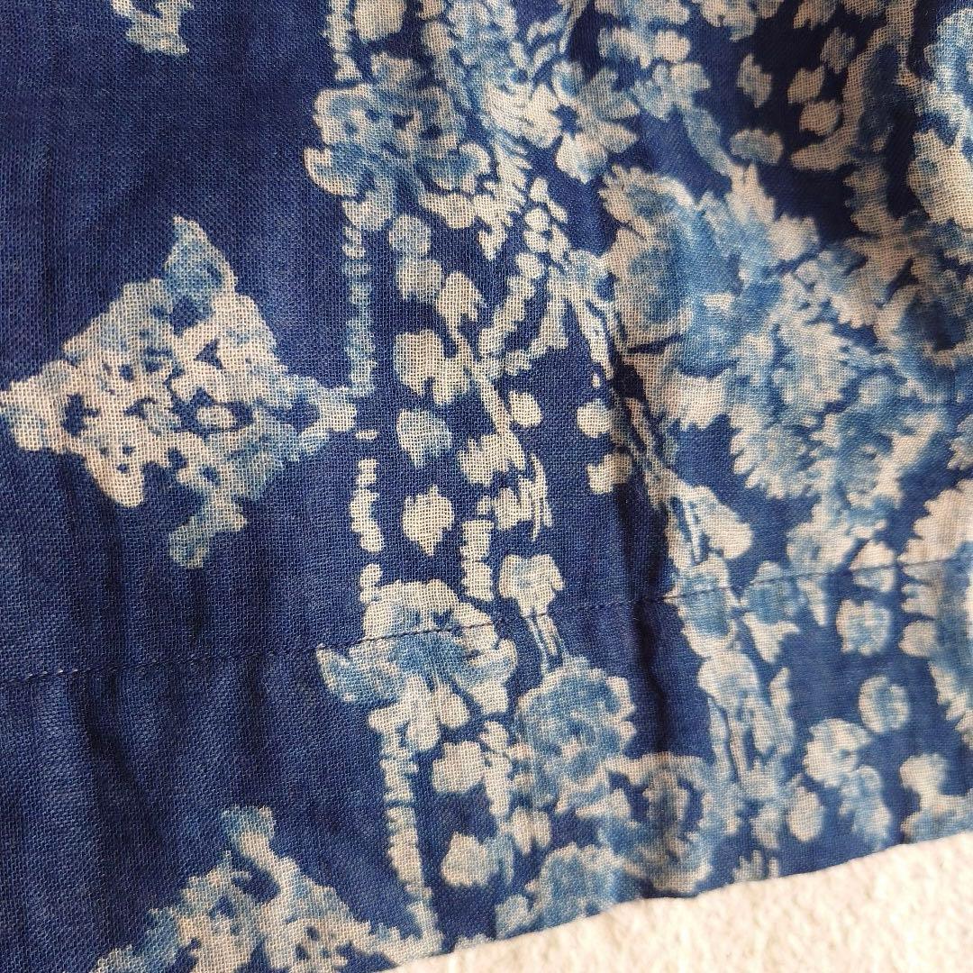 45R 二重織抜染プリントのギャザーブラウス（インディゴ） 45rpm