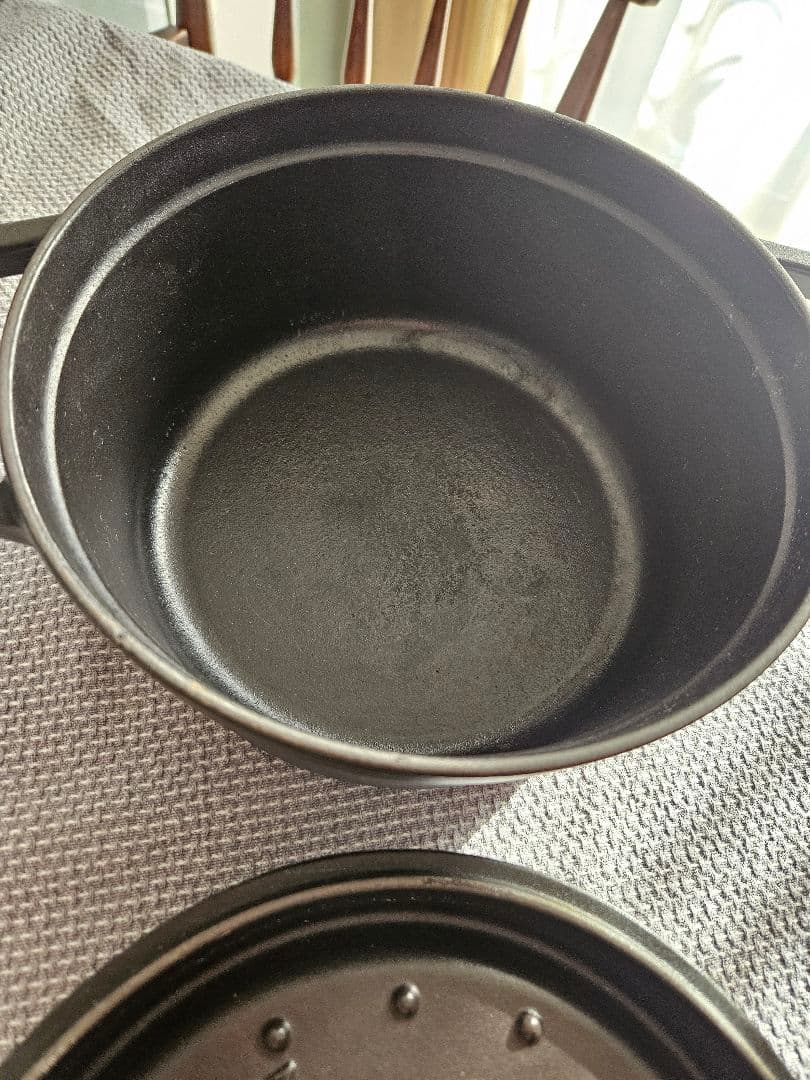 STAUB 鋳鉄製 22cm ココット黒