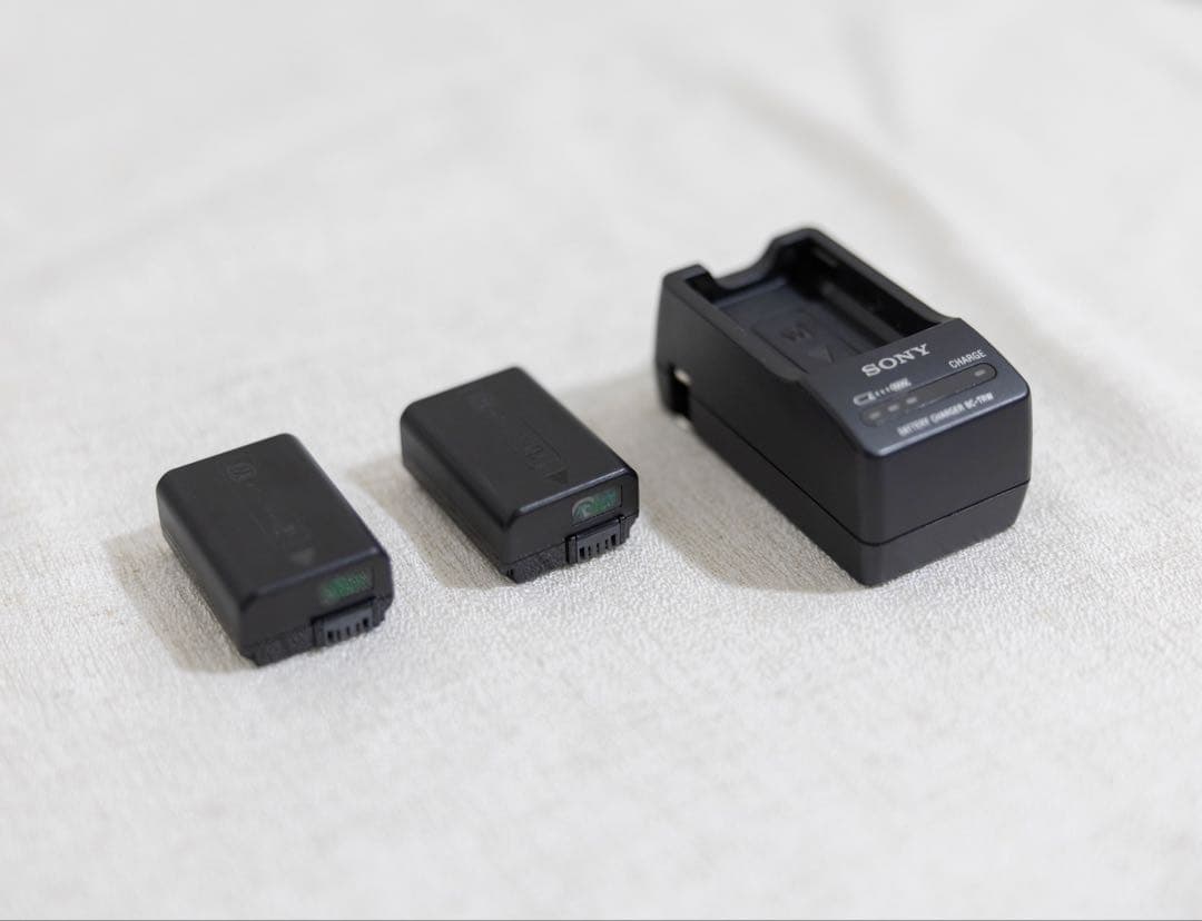 ★SONY a6400★点検・交換済み★ミラーレス一眼 ★本体★予備バッテリー