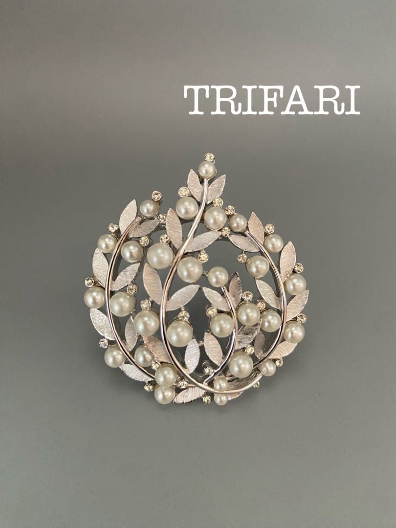 lotuscloud 2543⭐️TRIFARI トリファリヴィンテージブローチ