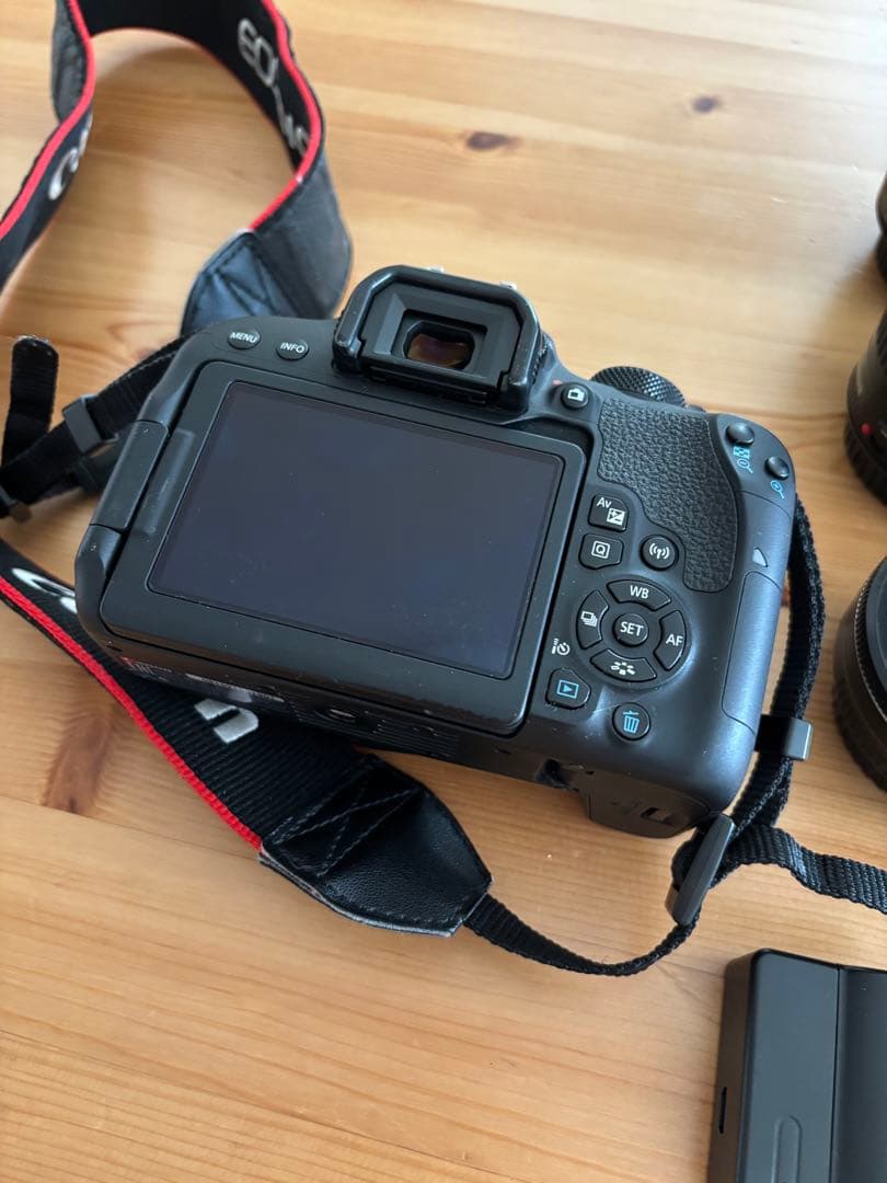 Canon EOS kiss x9i ダブルレンズセット　単焦点レンズ付き