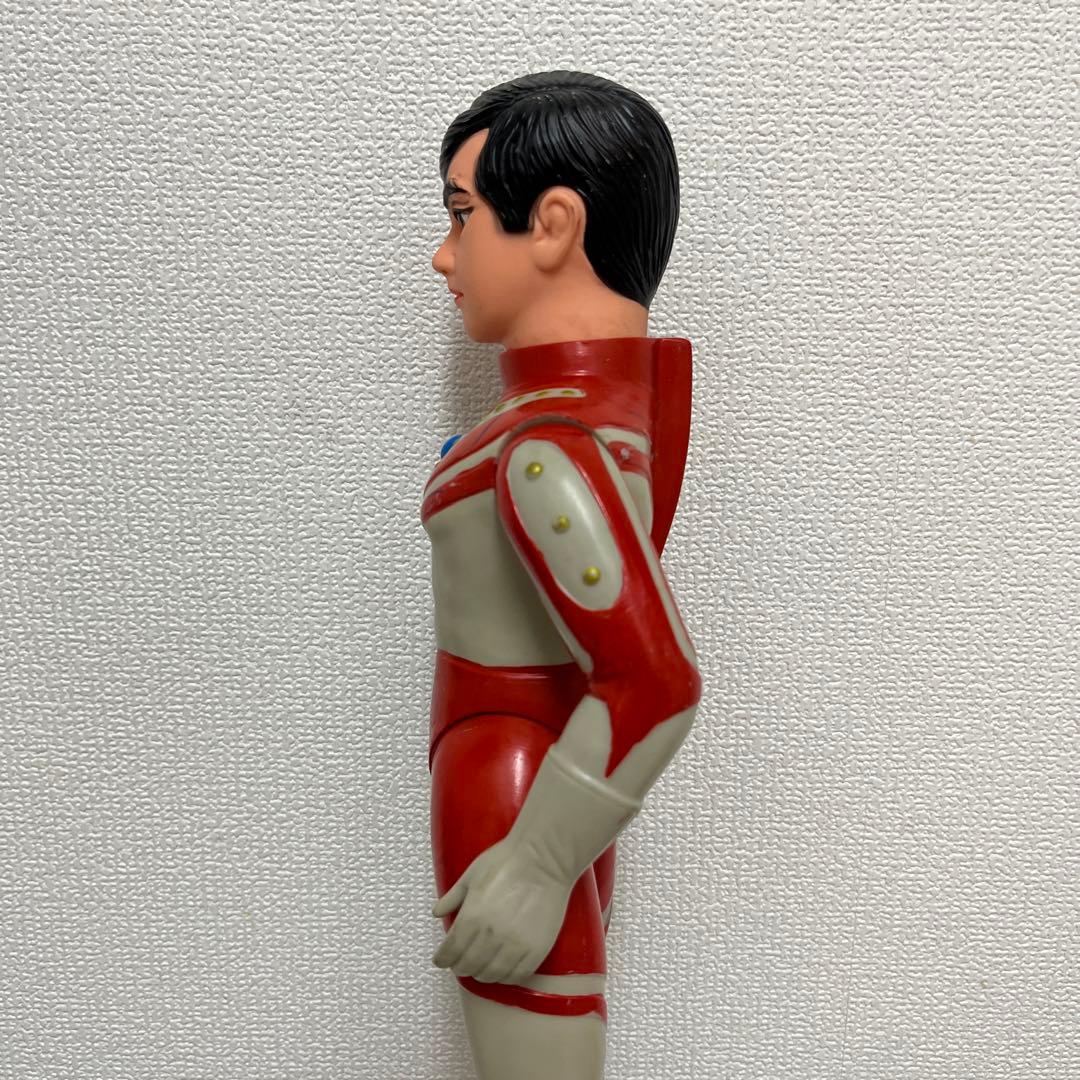 カ*ラ様 ウルトラマン 可動式フィギュア ヘルメット付き　ゾフィー　面取れ　ソフ