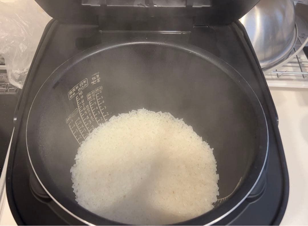 2022年製　アイリスオーヤマ 銘柄炊き IHジャー炊飯器 RC-IK10-B