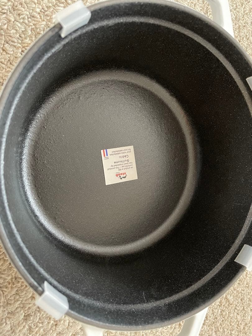 新品未使用シリアルナンバー有　staub ストウブ　ピュアホワイト　18cm