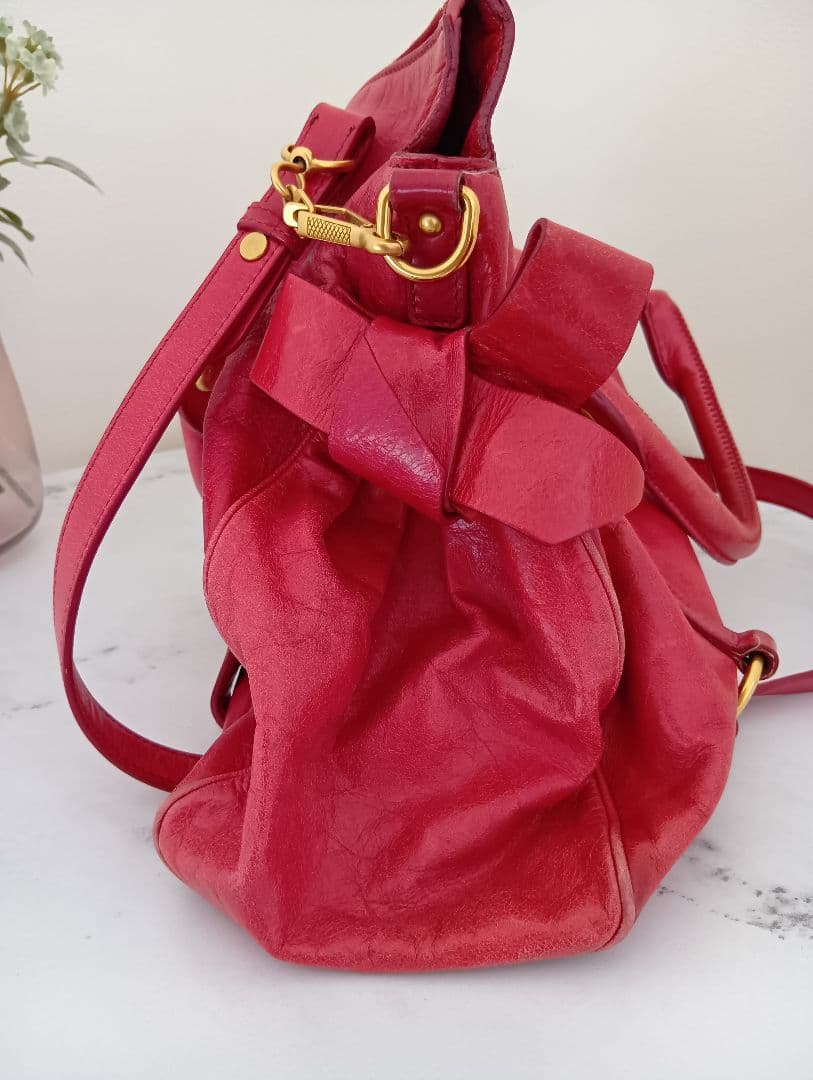 miu miu 赤 レザーハンドバッグ