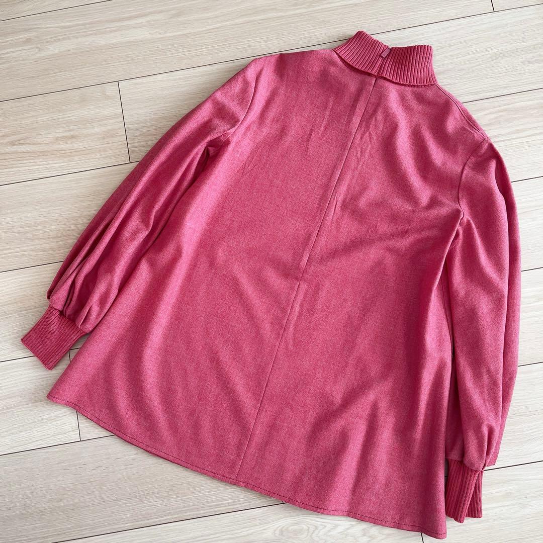 Rene ルネ　ニットカフス　タートルネック　ブラウス　Aライン　赤