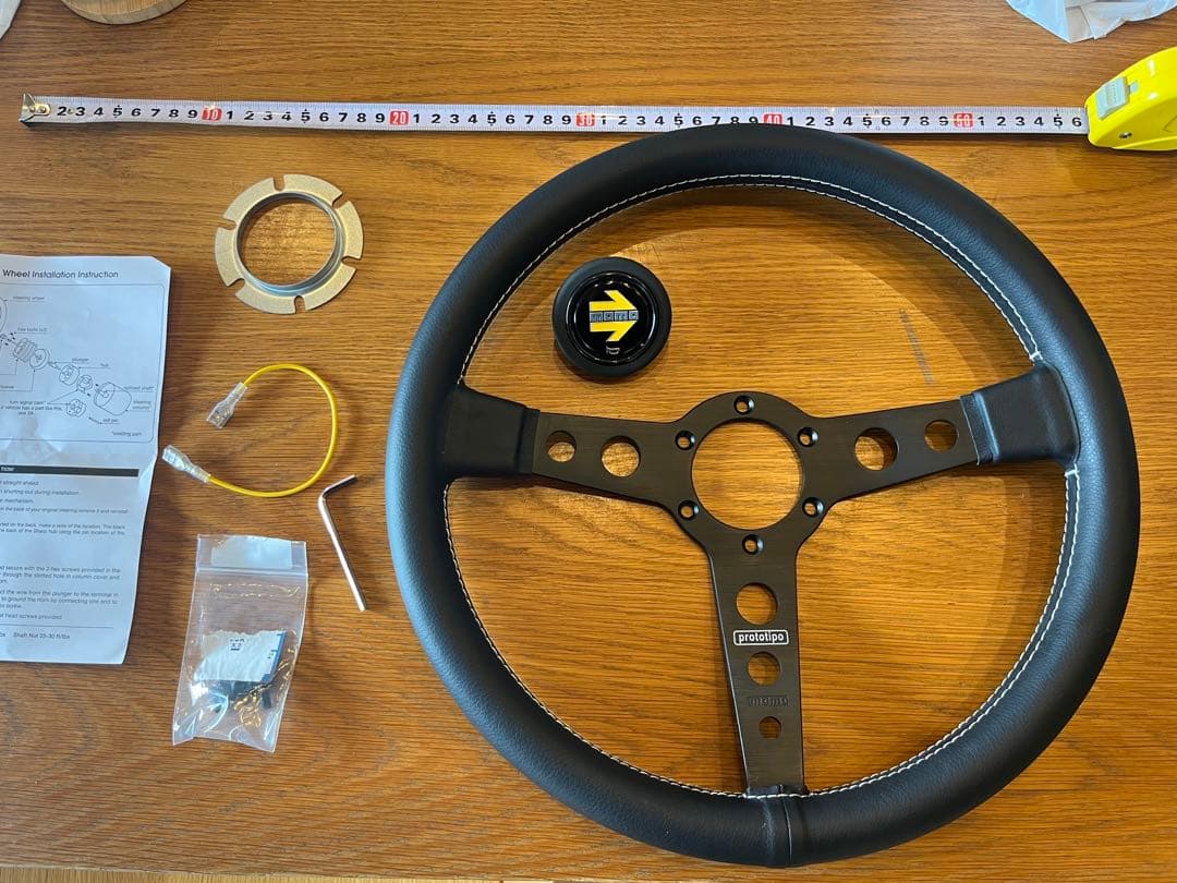 MOMO ステアリング プロトタイプ 35π ブラック レザー