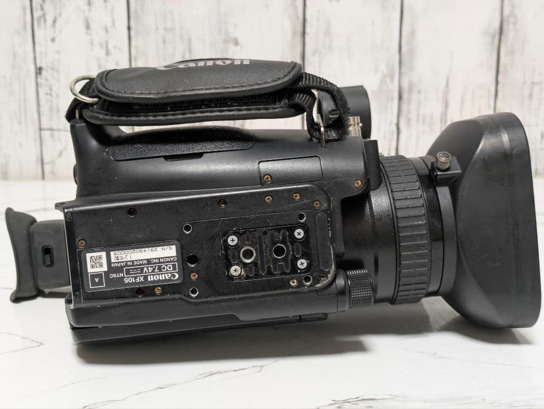 ② Canon　XF105