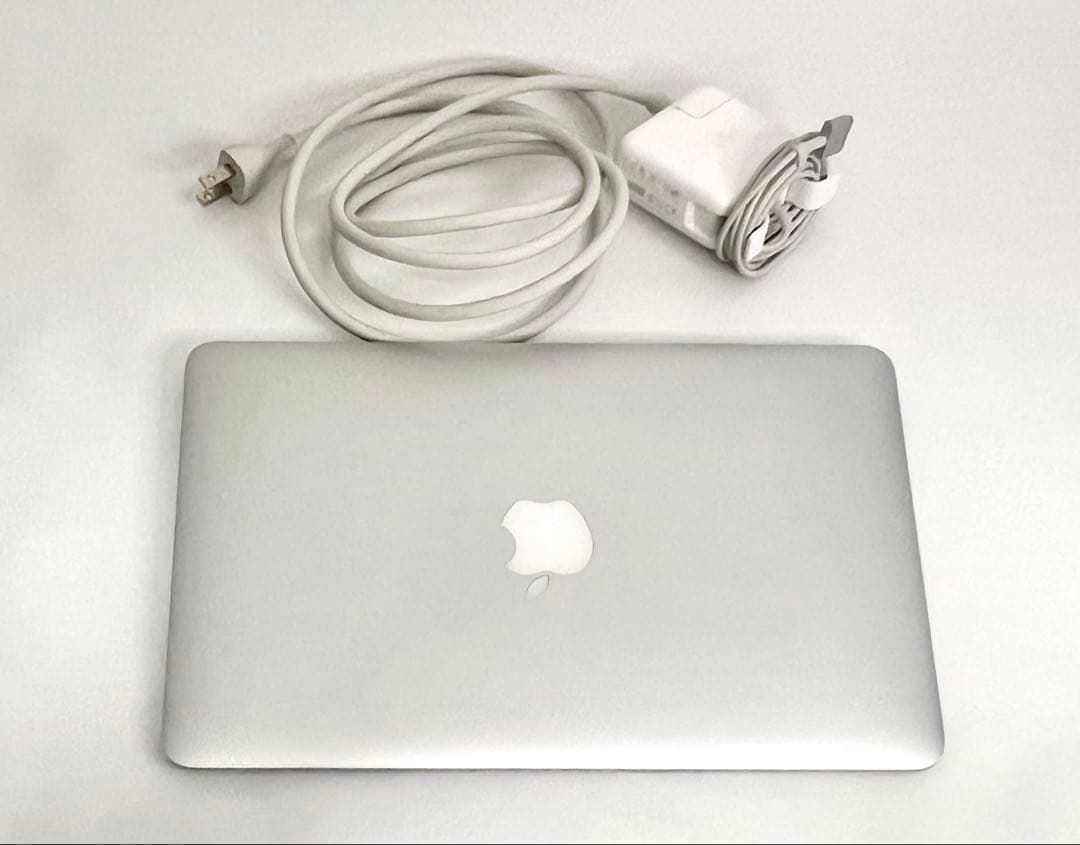 MacBook Air A1466 Early2015 中古