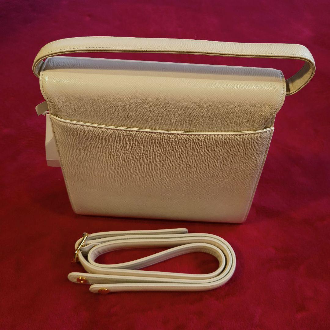 Whiteboo!!様 ジバンシー牛革　日本製　ハンドショルダー