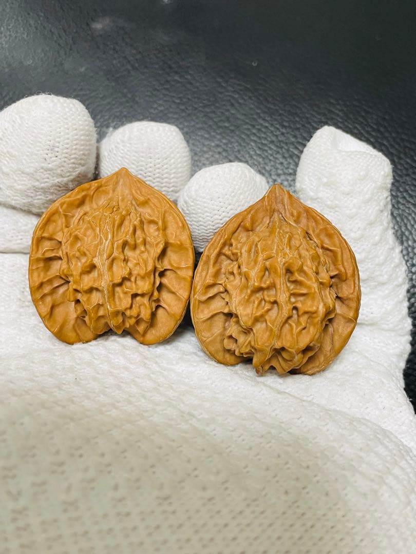 ④文玩核桃 盘山 三棱 (ベンツマーク)文玩袋　セット11,999→11,599