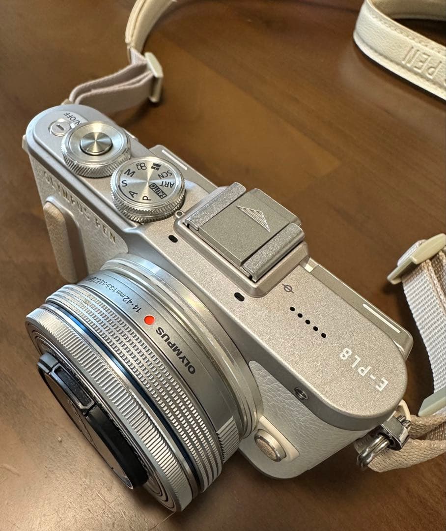 21時まで値下げ【美品箱付】OLYMPUS PEN E-PL8 ミラーレス一眼