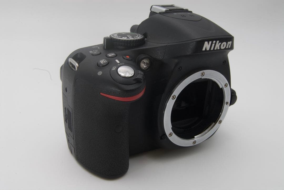 Nikon D5200 レンズキット　スマホ転送　手ぶれ補正　回転モニター