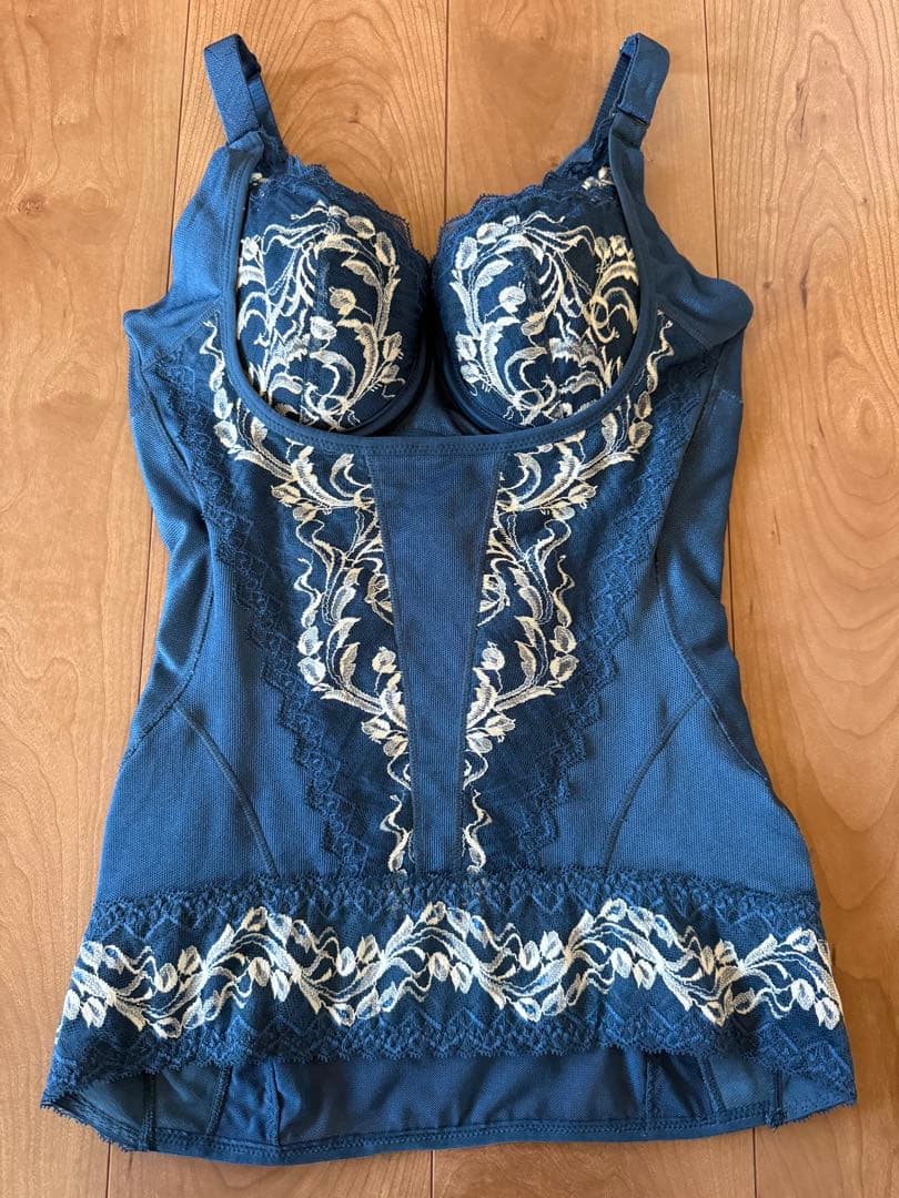 刺繍入りネイビーボディスーツ D70 M