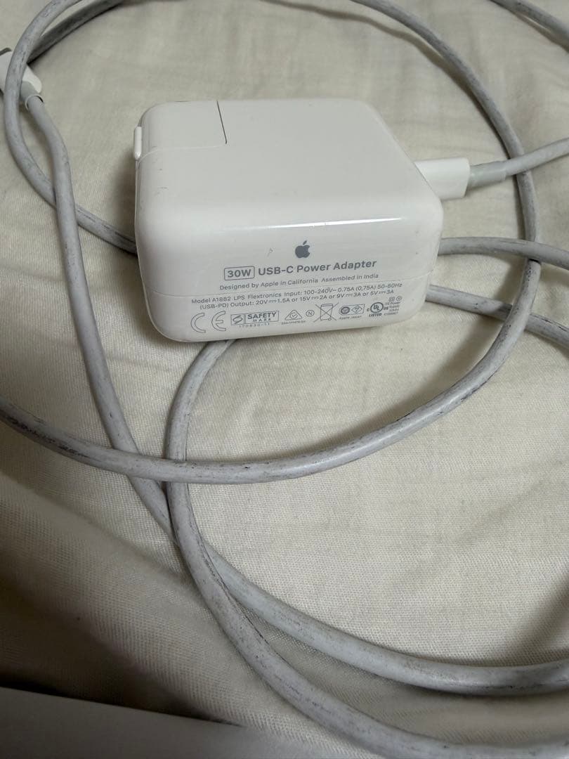 Apple MacBook Air 13.3インチ Intel Core i3