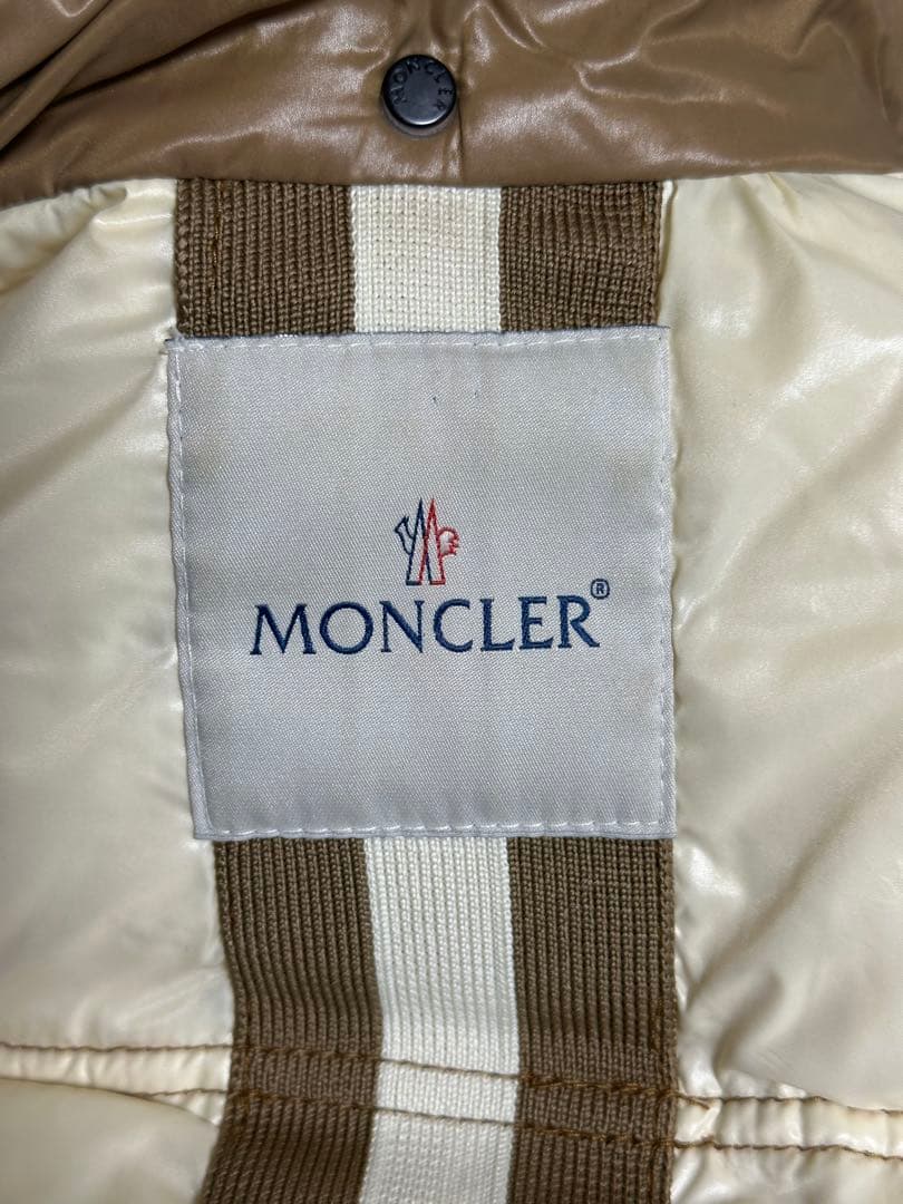 モンクレール　ダウンジャケット ベージュ　フード付き