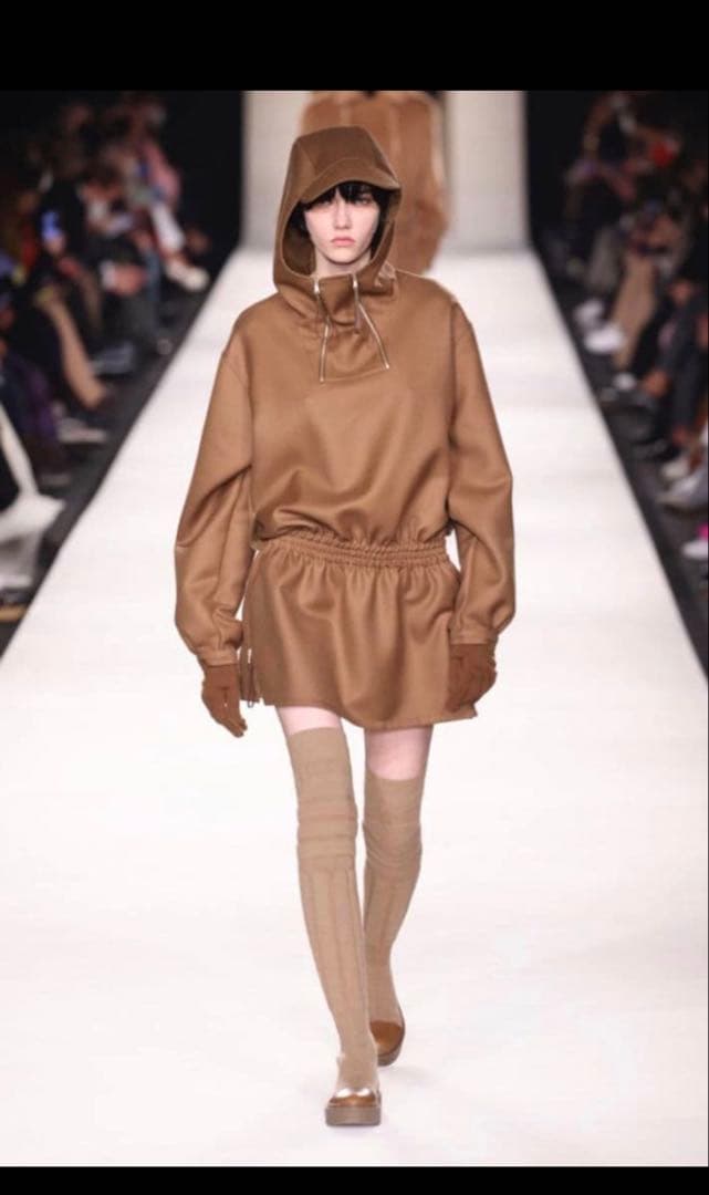 マックスマーラ　ワンピース　ランウェイ