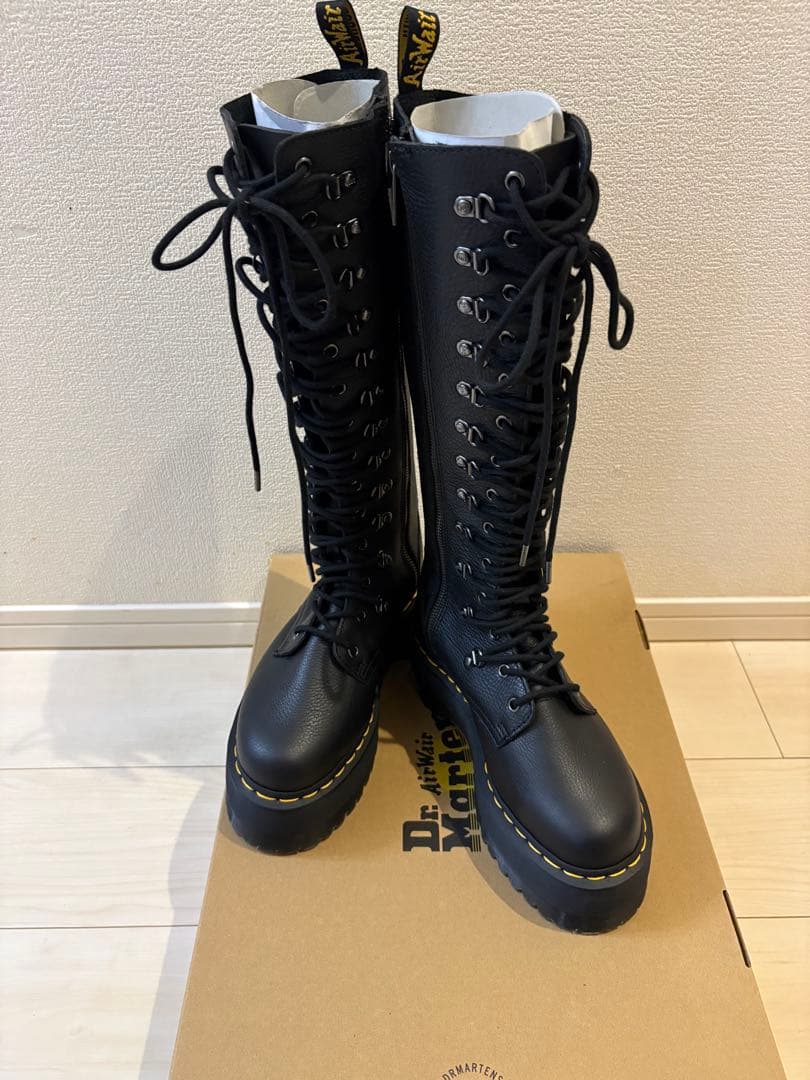 ⭐︎新品未使用⭐︎ドクターマーチンブラックロング編み上げブーツ厚底サイドジッパー付き