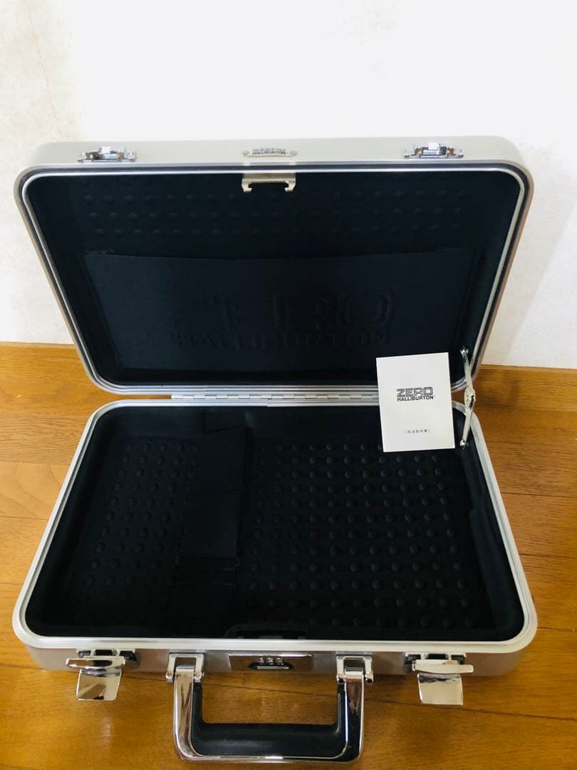 ゼロハリバートン　スリムライン　アタッシュケース　アルミケース　シルバー